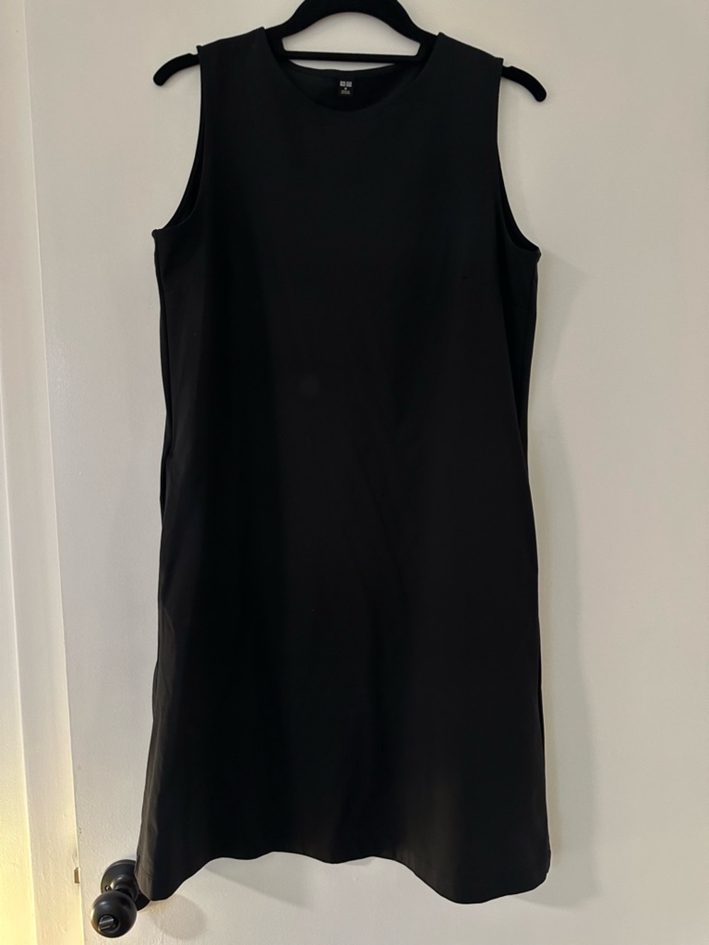 Uniqlo Airism Black Sleeveless Midi Shift Dress